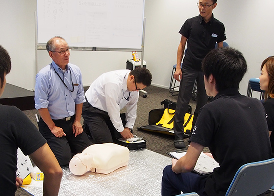 >救命講習への参加、AEDの設置